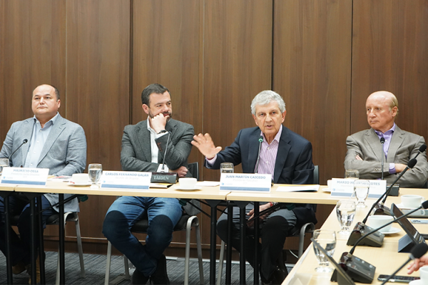 Alcalde Galán se reunió con gremio de la infraestructura