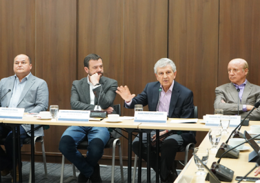 Alcalde Galán se reunió con gremio de la infraestructura